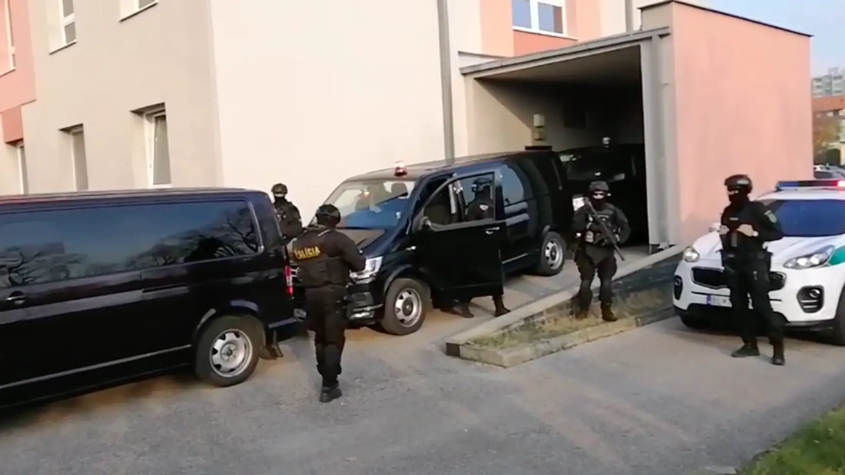 Prevoz exšéfa polície Tibora Gašpara na Špecializovaný trestný súd v Pezinku, kde sudca v nedeľu 8. novembra 2020 rozhodol o jeho vzatí do väzby.