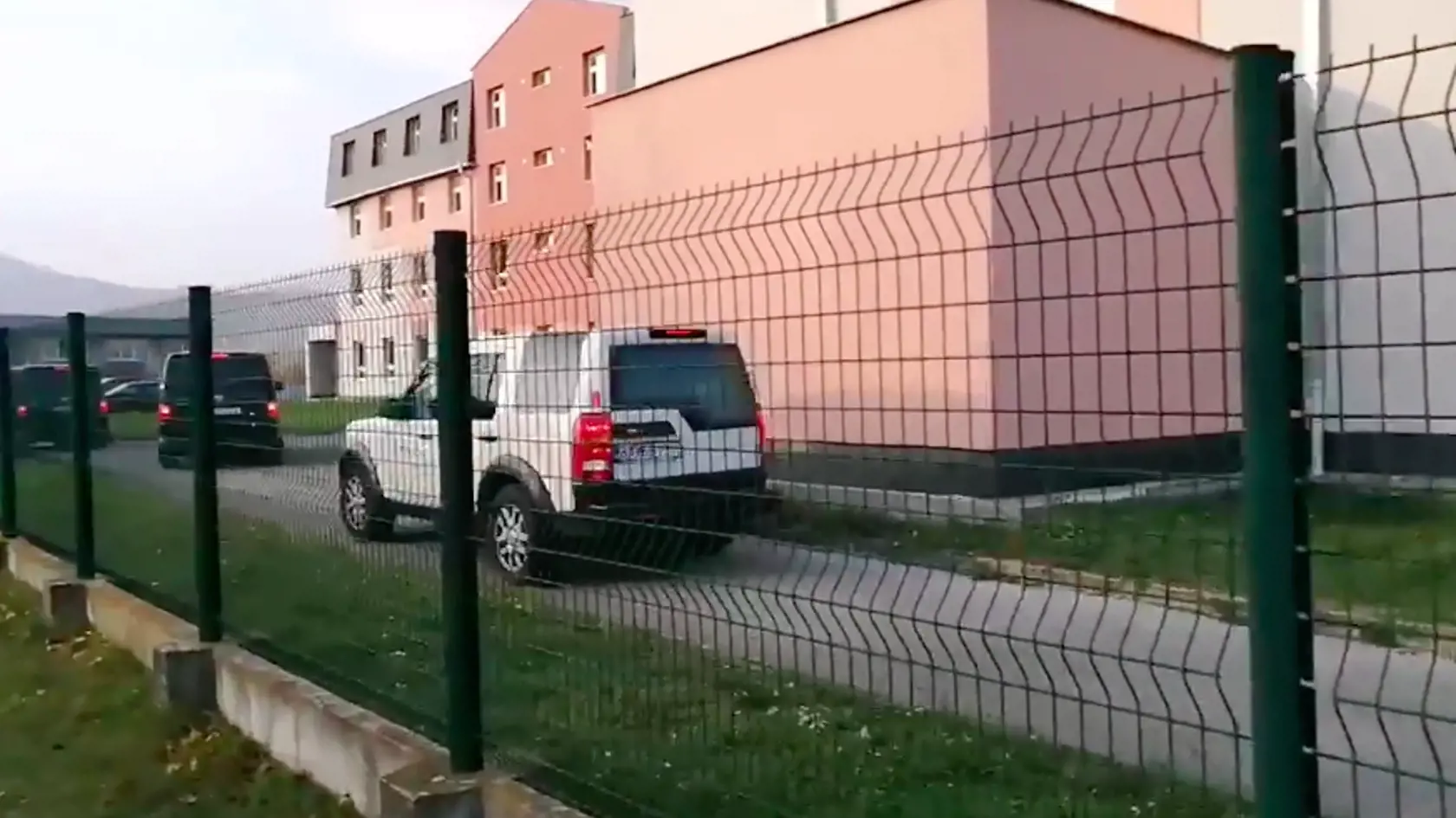 Prevoz exšéfa polície Tibora Gašpara na Špecializovaný trestný súd v Pezinku, kde sudca v nedeľu 8. novembra 2020 rozhodol o jeho vzatí do väzby.