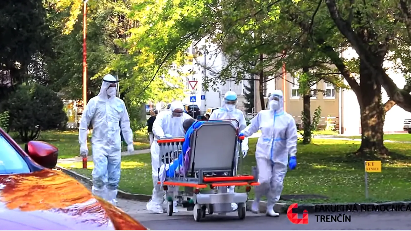 Fakultná nemocnica v Trenčíne spočiatku prijímala aj pacientov z Považskej Bystrice.