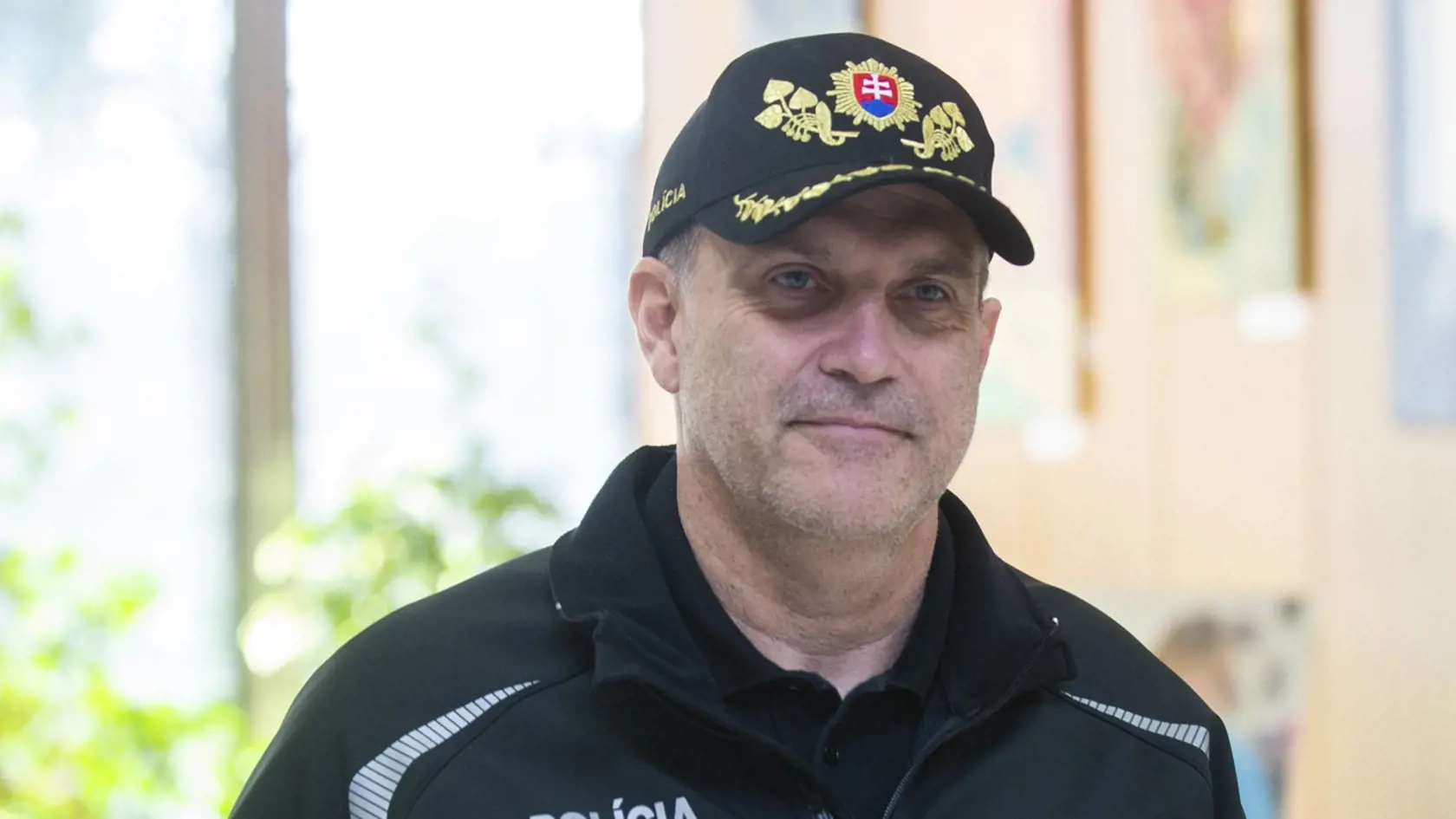 Exprezident Policajného zboru SR Milan Lučanský prichádza na rokovanie Bezpečnostnej rady SR, na ktorej členovia boli informovaní o tom, ako je Slovenská republika pripravená zabezpečiť karanténu obce či regiónu v prípade nákazy koronavírusom, v Bratislave 27. februára 2020.