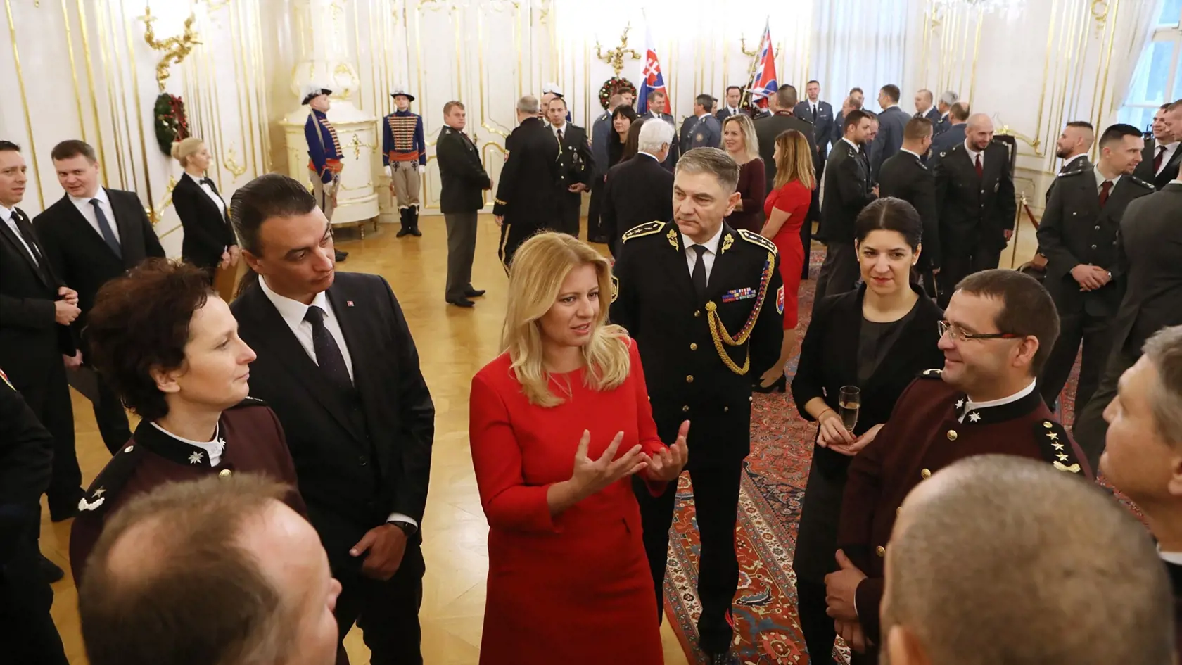 Prezidentka Zuzana Čaputová privítala príslušníkov policajného a hasičského zboru.