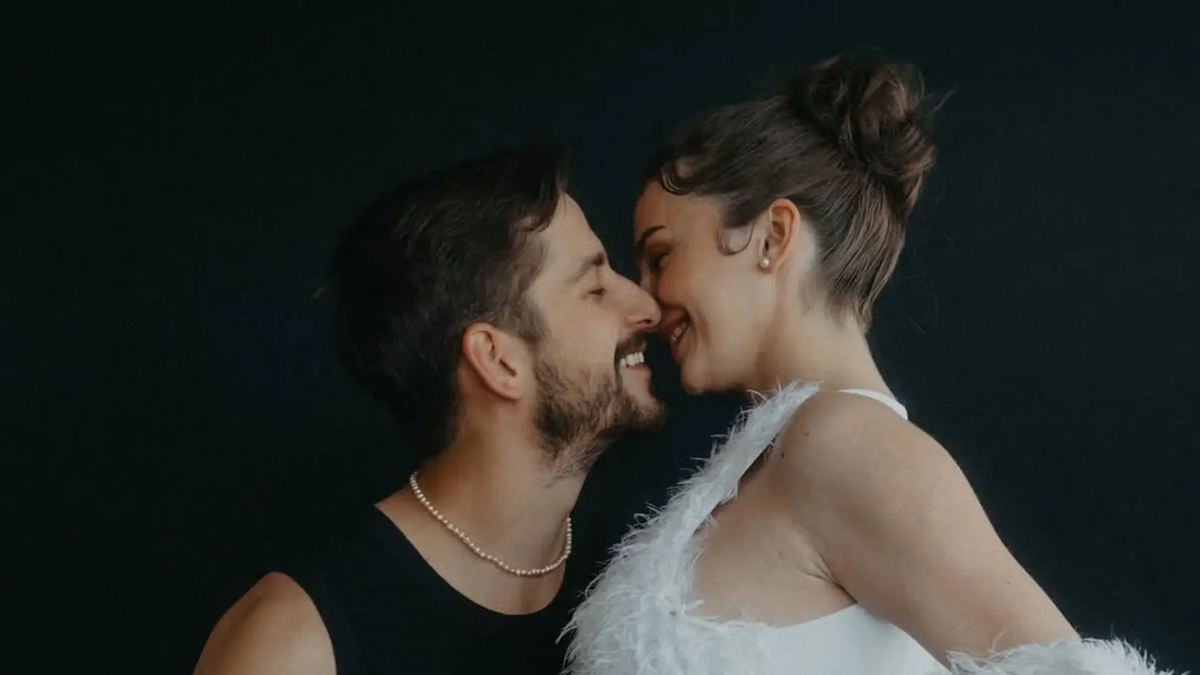Petra Dubayová a Jakub Jablonský zverejnili momenty z nádherného tehotenského fotenia. Zvečnila ich talentovaná Katarína Hoffmann Šlesárová. 