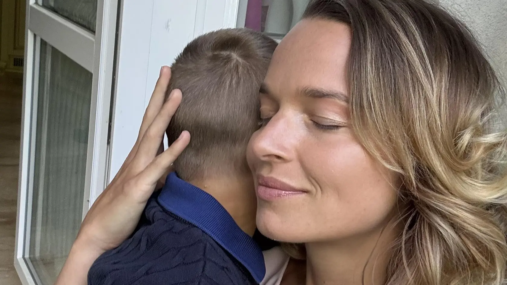 To, že byť slobodnou matkou nie je med lízať, vie aj bývalá poslankyňa parlamentu Romana Tabaková. „Deň matiek – aj tých slobodných matiek! Mamičky, prajem vám silu, aby ste sa rozhodli pre život dieťaťa, aj keď ste ostali samé,“ pripomína Tabaková.