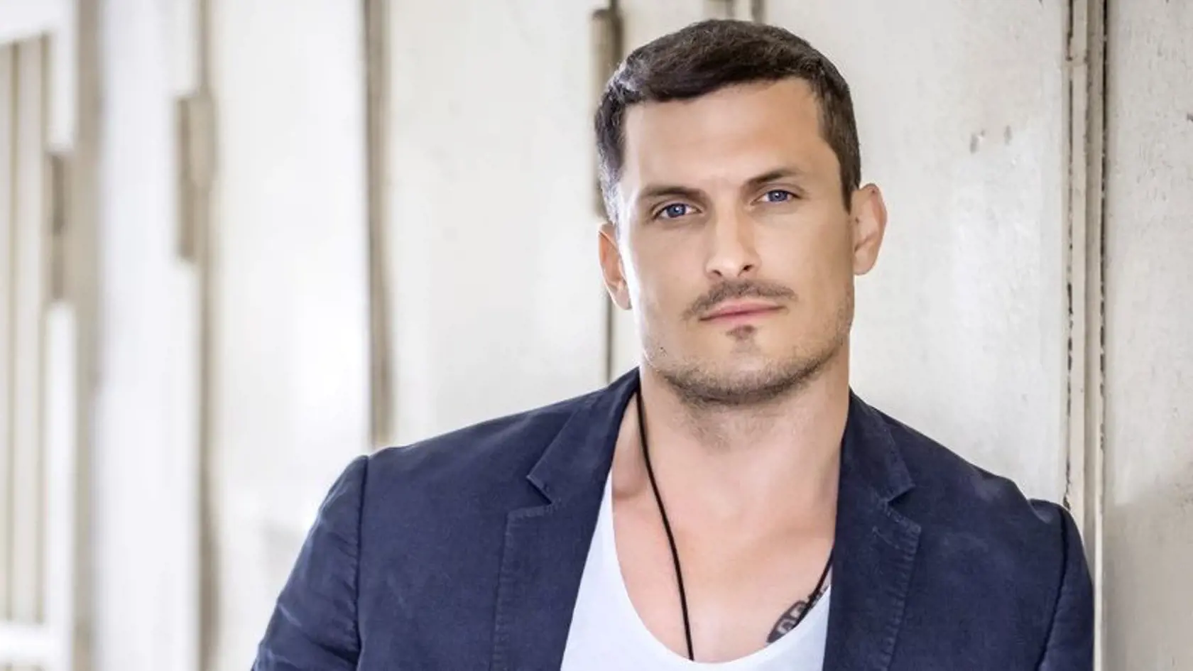 Janko tvrdí, že  ako malý nasával  obraz správania  svojich rodičov.