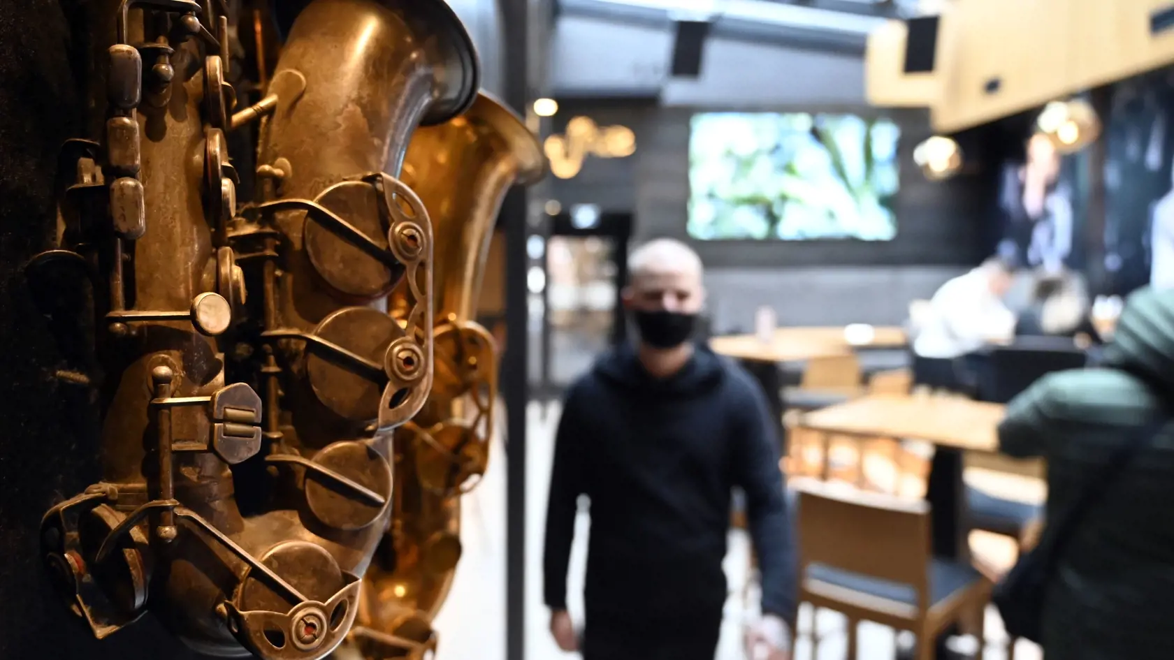 Na snímke otvorená reštaurácia JAZZ - Club - Café - Restaurant 8. decembra 2020 v Košiciach. Napriek zákazu majitelia otvorili brány svojich podnikov. Ide o reštaurácie, kaviarne aj bary po celom Slovensku. Najviac ich otvoria pravdepodobne v Košiciach. Do Iniciatívy Bojujeme za naše gastro sa tu zapojí najmenej 40 prevádzok. FOTO TASR - Roman Hanc