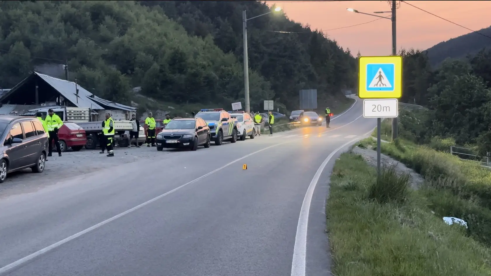 Pri pondelkovej (9. 6.) dopravnej nehode v Gelnickom okrese utrpela ťažké zranenia 29-ročná chodkyňa.