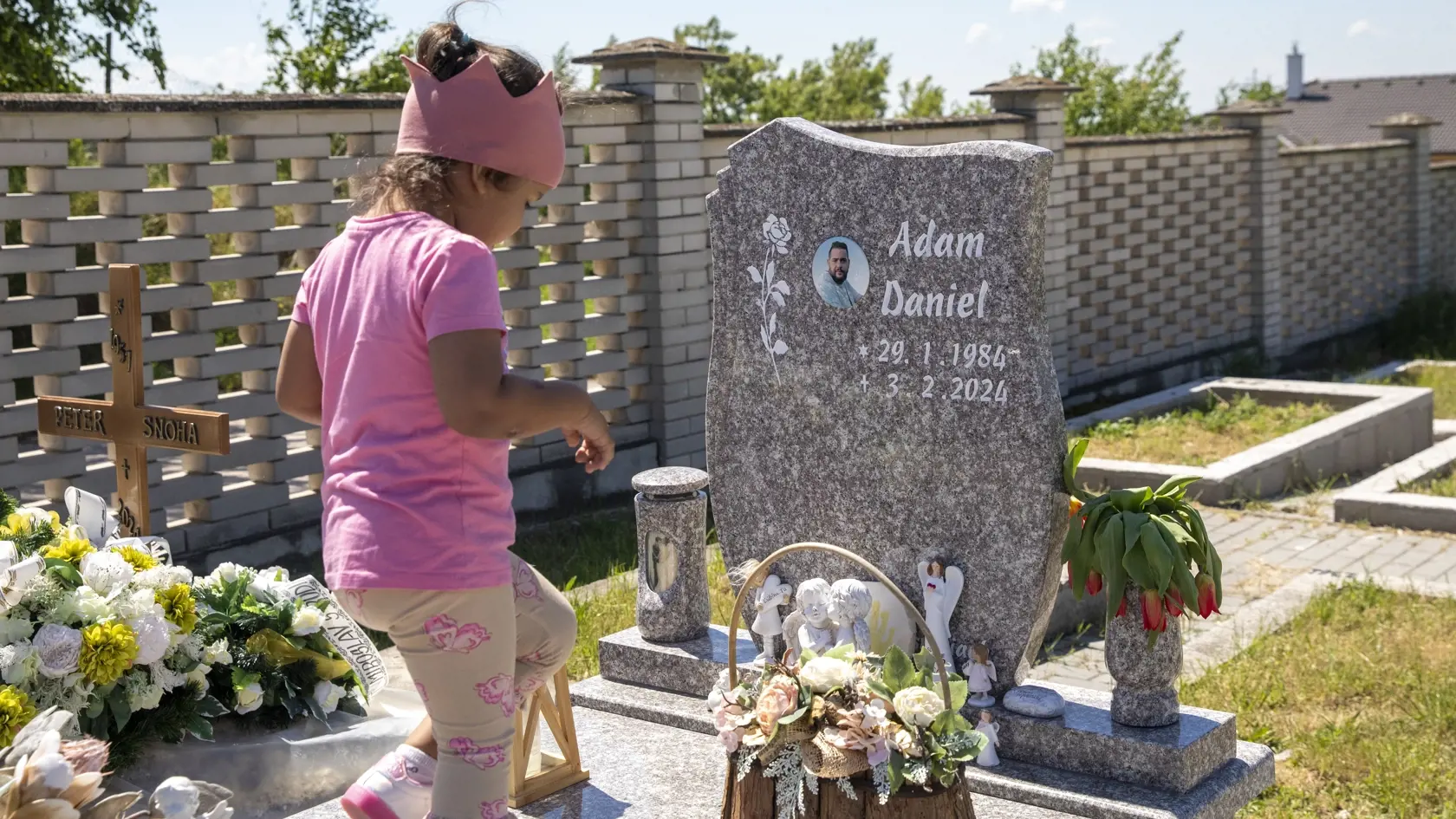Trojročná dcéra Emma Zara stále nechápe, prečo s nimi tatino nemôže byť. Chcela by ísť za ním do nebíčka.