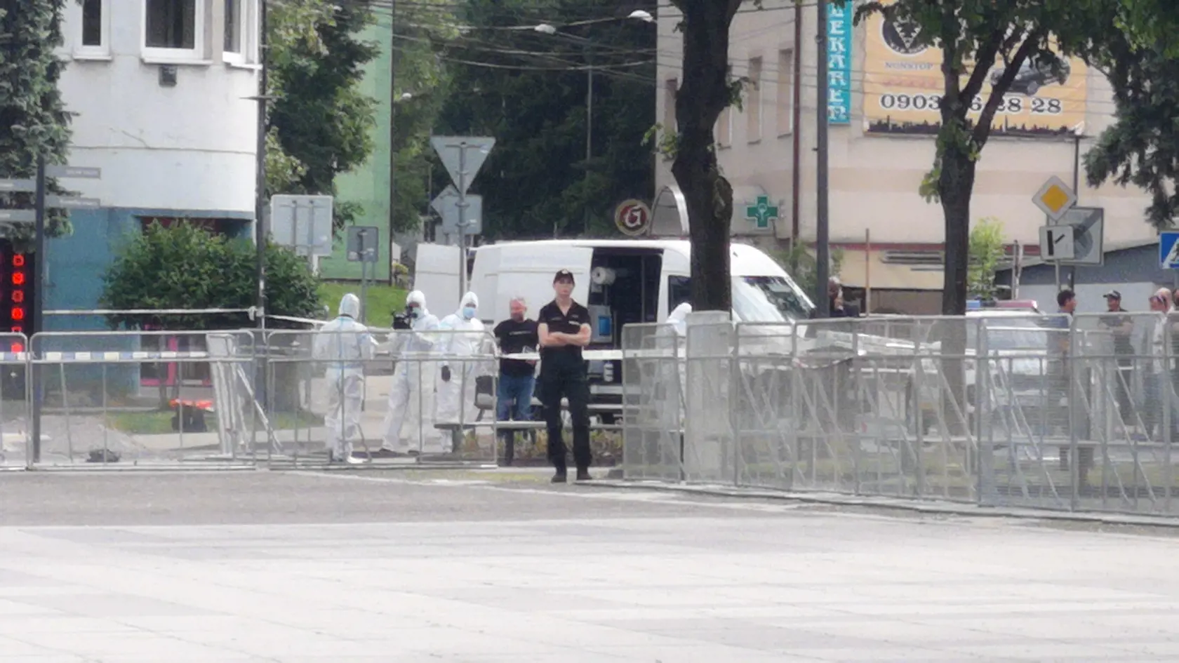 Na miesto činu okamžite prišli desiatky policajtov.