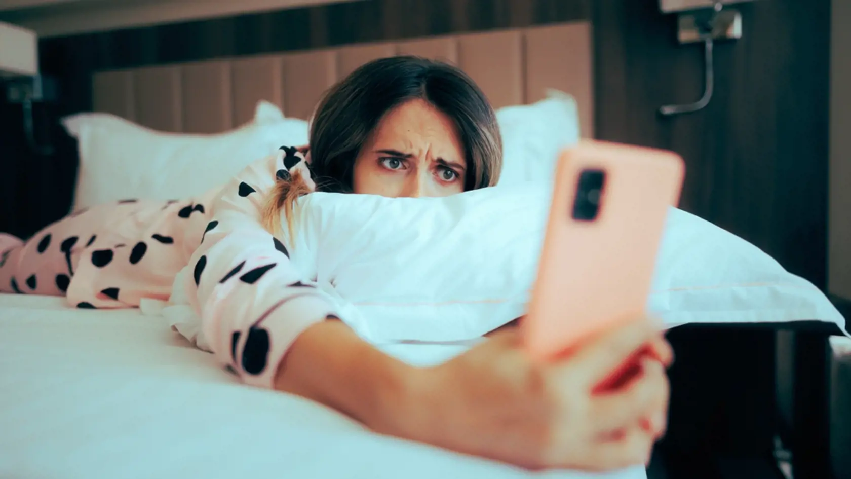 Prokrastinácia a neustále scrollovanie telefónu môže byť príznakom ADHD.