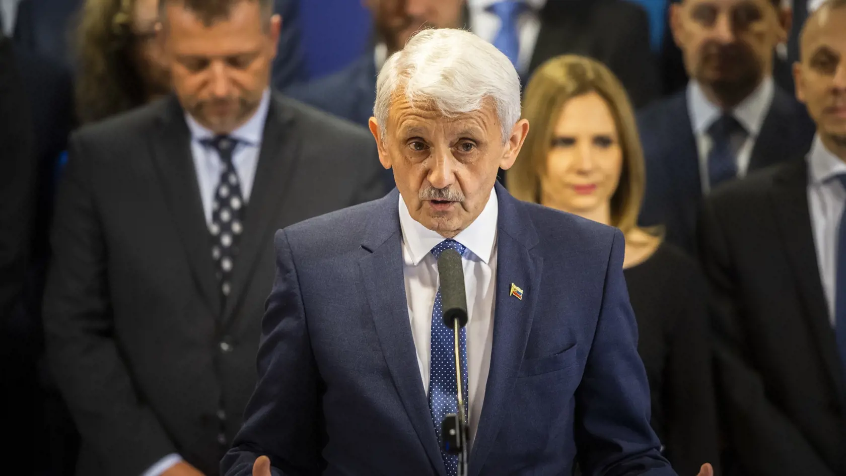 Na snímke Mikuláš Dzurinda (uprostred) predstavuje nový politický projekt s názvom Modrá koalícia na tlačovej konferencii v Bratislave v piatok 27. januára 2023. FOTO TASR - Jaroslav Novák