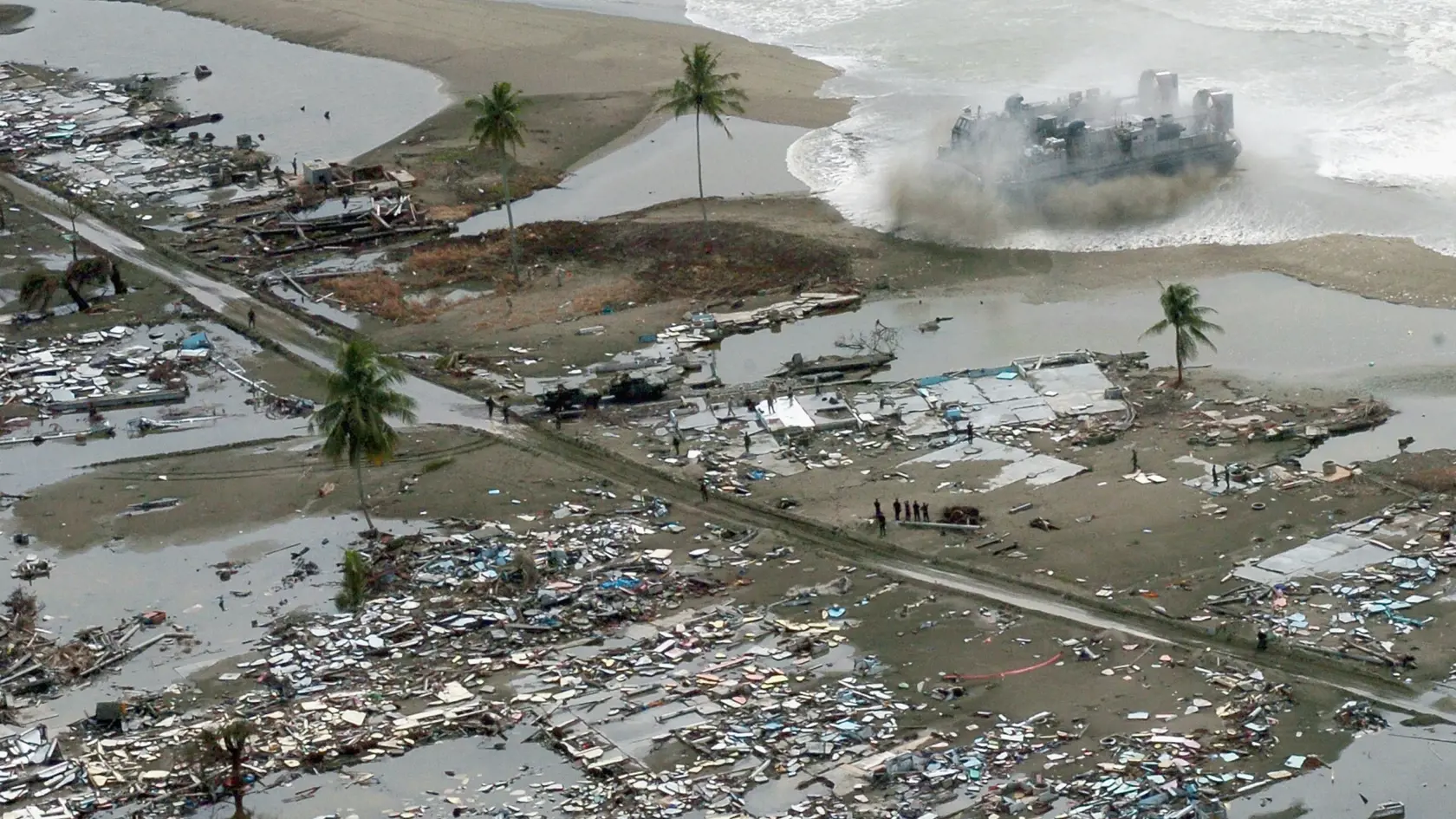 Ničivé tsunami z roku 2004, ktoré zasiahlo Indonéziu.