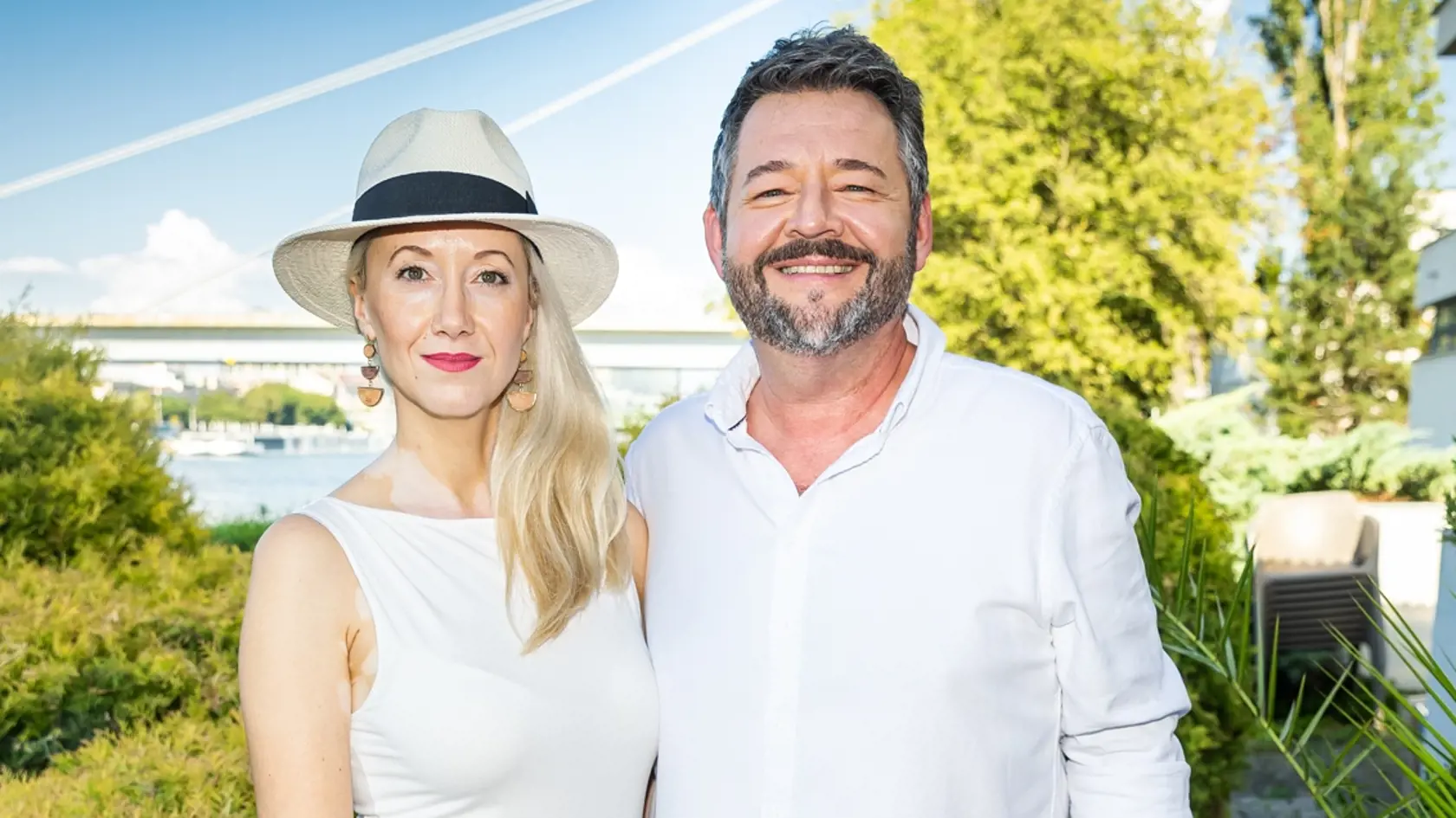 Letná párty TV JOJ 2024 v Bratislave. Na snímke Michal Hudák s priateľkou Lenkou.