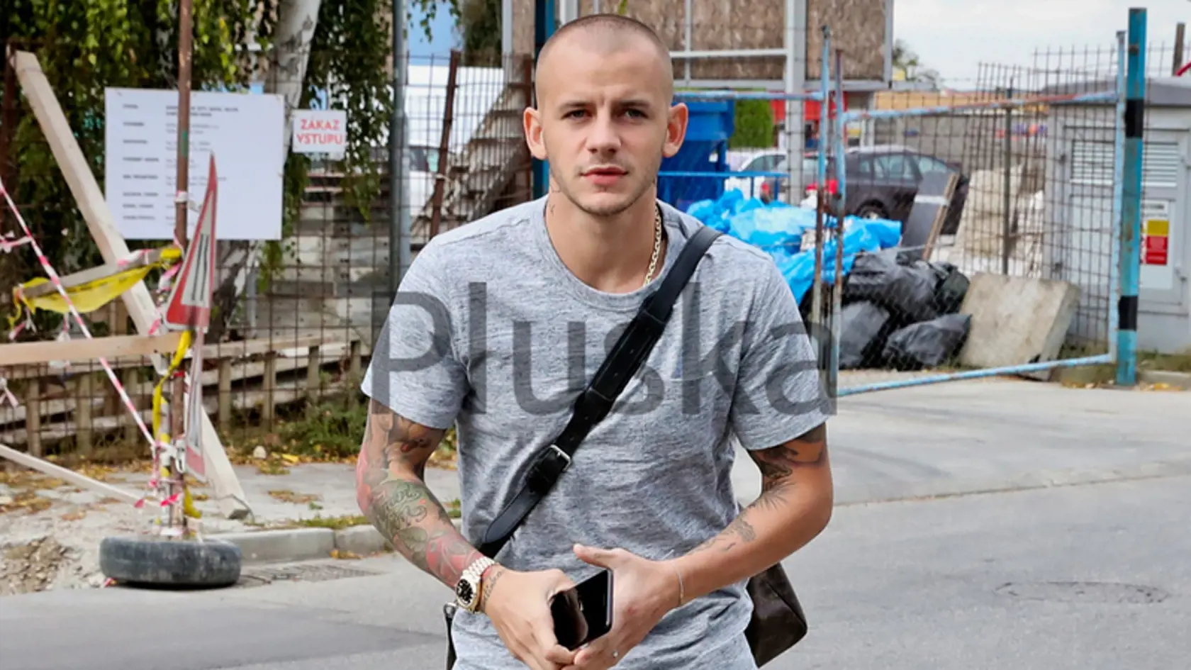 Vlado Weiss odchádzal z policajnej stanice včera popoludní.