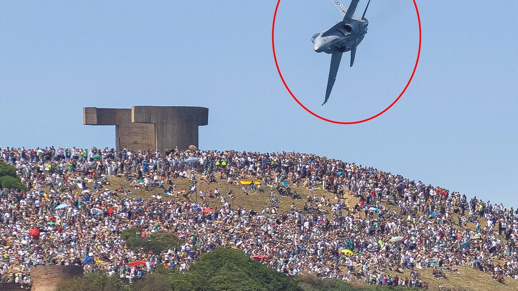 Desivý incident na pláži v Španielsku. Pilot nečakanú situáciu zvládol nacvičeným manévrom.