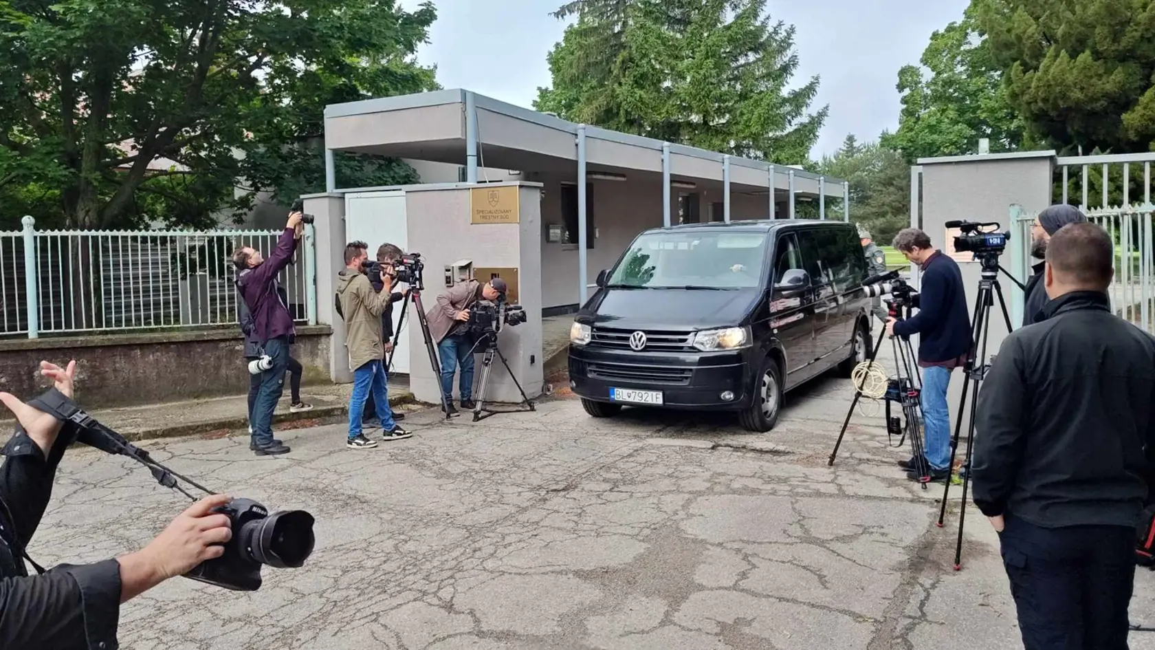 Muž, ktorý strieľal na premiéra Fica, sa dnes postaví pred súd