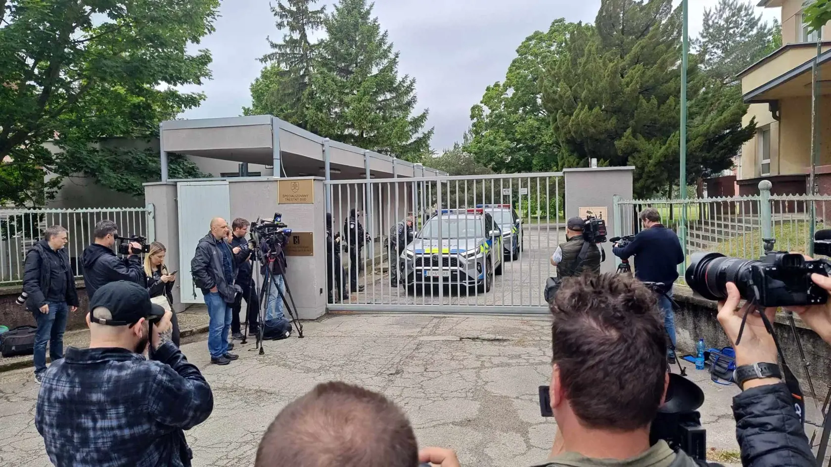 Muž, ktorý strieľal na premiéra Fica, sa dnes postaví pred súd