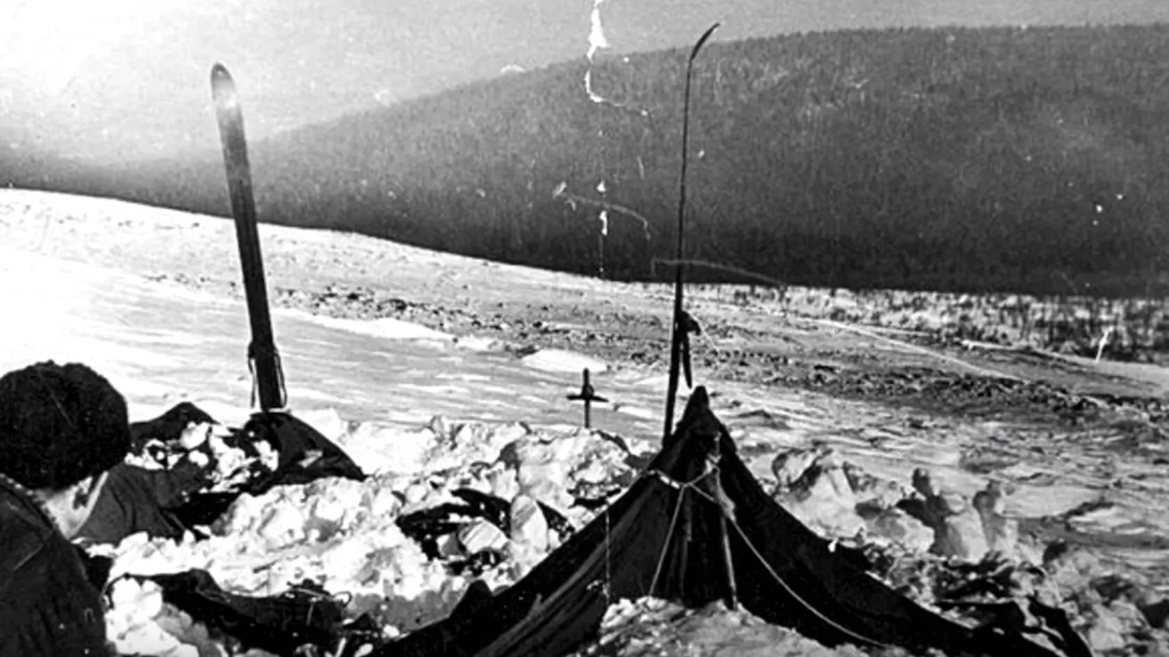 V noci z 1. na 2. februára 1959 zahynula za doteraz nejasných okolností v priesmyku na severnom Urale skupina turistov vedená študentom techniky Igorom Ďatlovom.