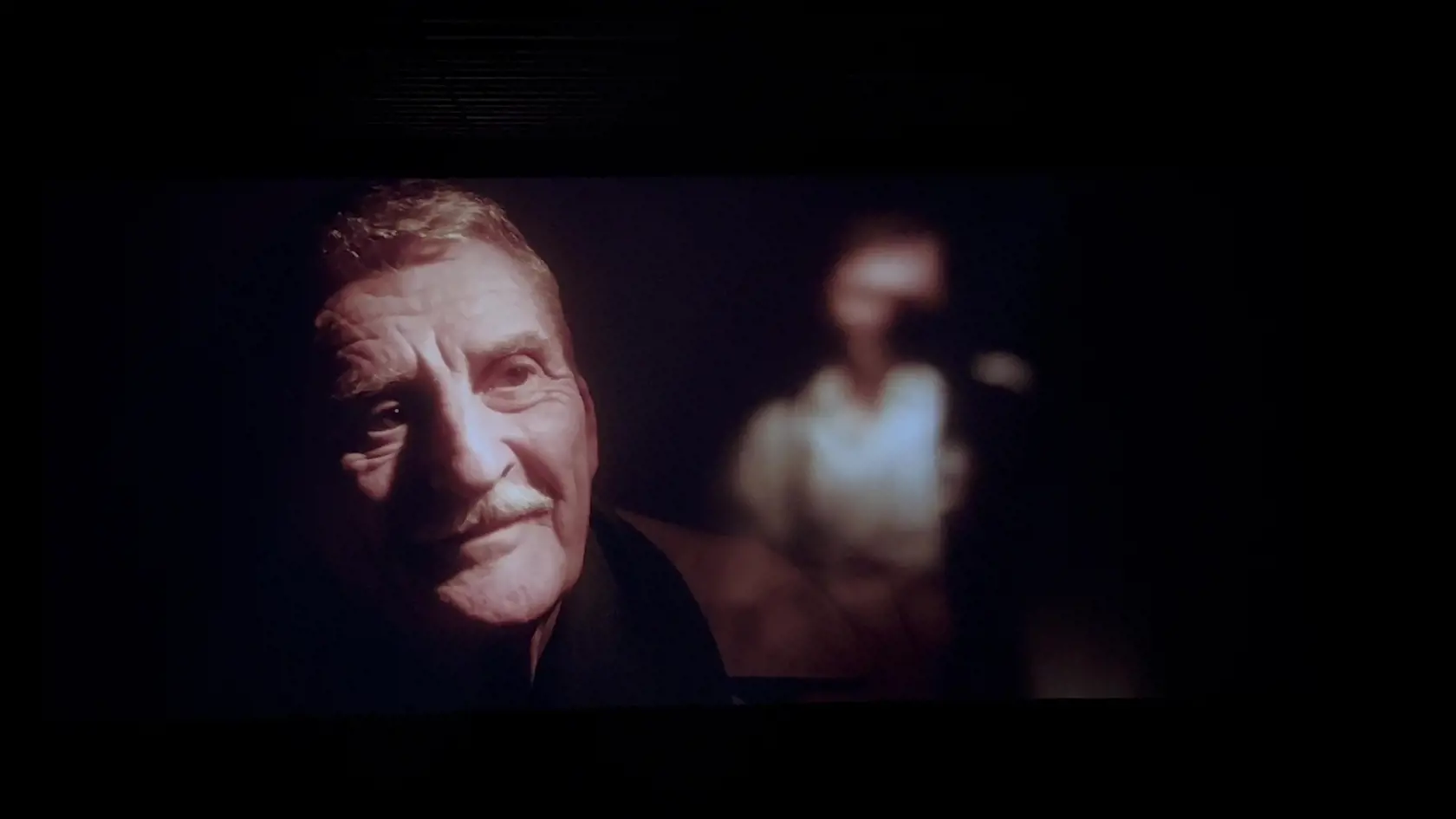 Pozrite si senzuálne tance Braňa Deáka v krátkom filme Pre prípad dožitia