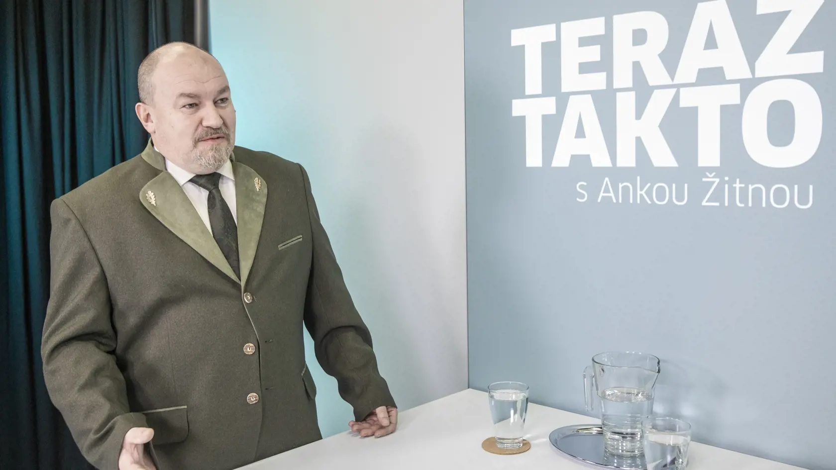 Na snímke je diskusná relácia “Teraz Takto” ktorej hosťom bol poslanec z kandidátky SNS Rudolf Huliak.