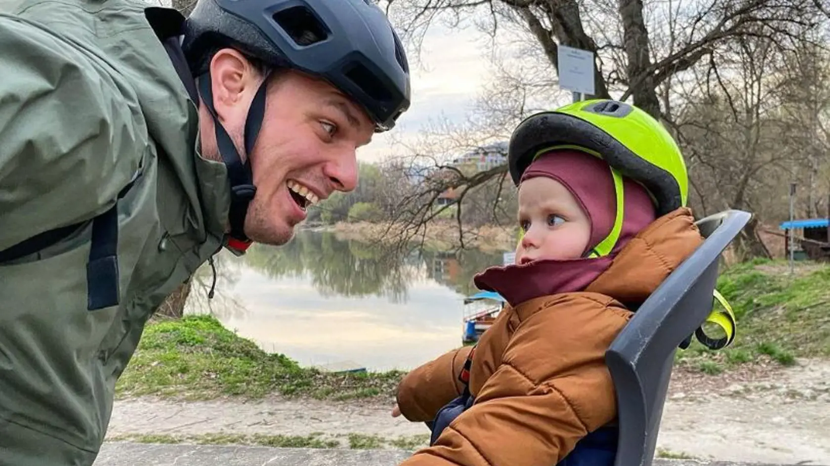 Ich dcérka rastie ako z vody. Nepripomína vám jej pohľad ten Irenin z Dunaja? Dcérka je celá mamina!