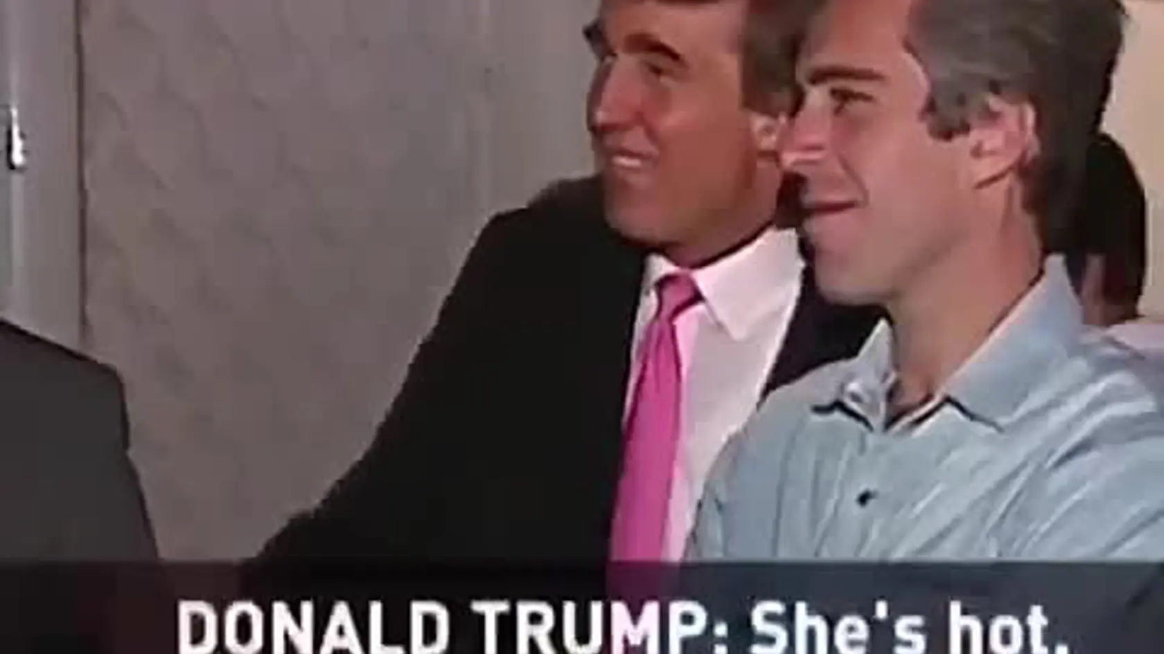 Donald Trump a zosnulý finančník Epstein (†66) si na videu užívajú párty s peknými ženami.