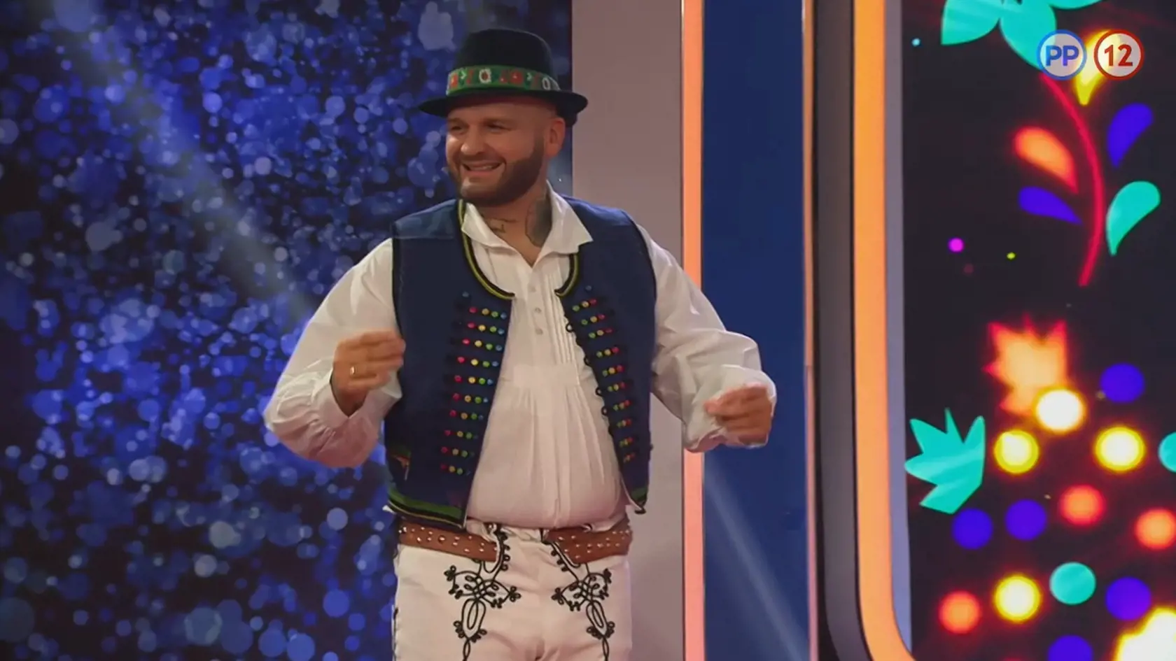 Vidieť Rytmusa v kroji je zážitok. Takto sme ho ešte nevideli. Dokonca aj zakrepčil.