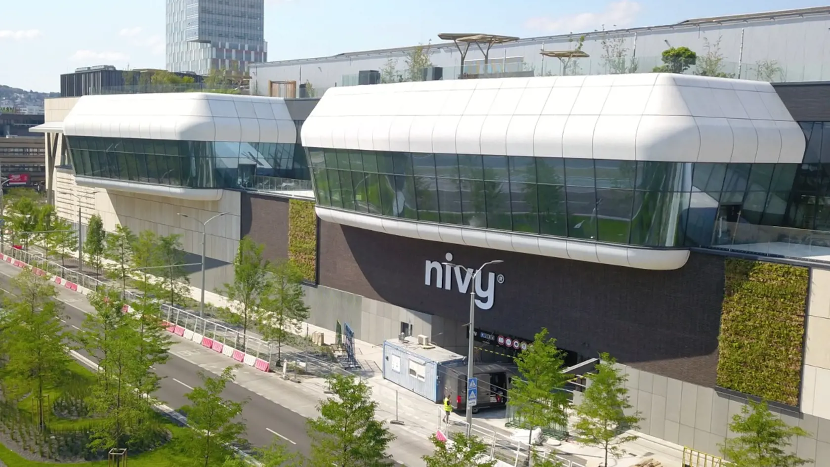 Nivy sú unikátny projekt kombinujúci dopravu, nákupy a možnosti pre trávenie voľného času v novovznikajúcej zóne Nové Nivy - priamo v centre mesta!