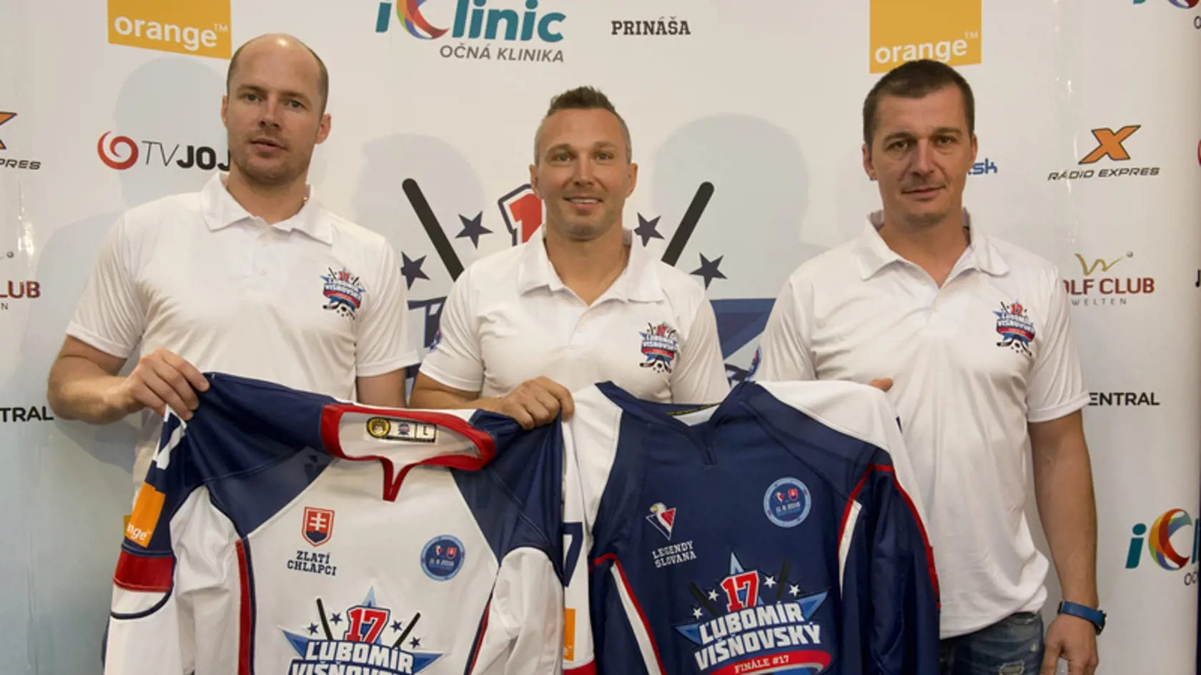 Zľava Peter Podhradský, Ľubomír Višňovský a  Richard Kapuš pozývajú na veľkú akciu.