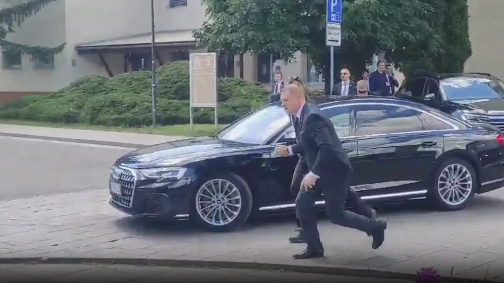 Polícia strelca okamžite spacifikovala a zadržala.