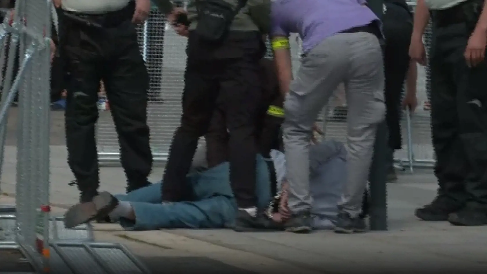 Zábery spacifikovaného útočníka Jozefa C. z Levíc.