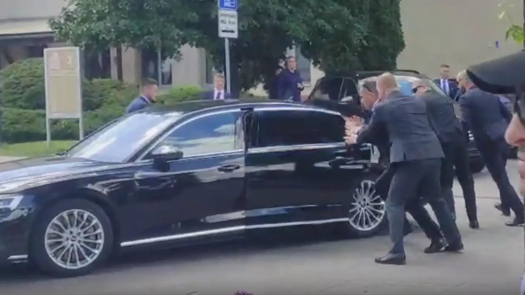 Polícia strelca okamžite spacifikovala a zadržala.
