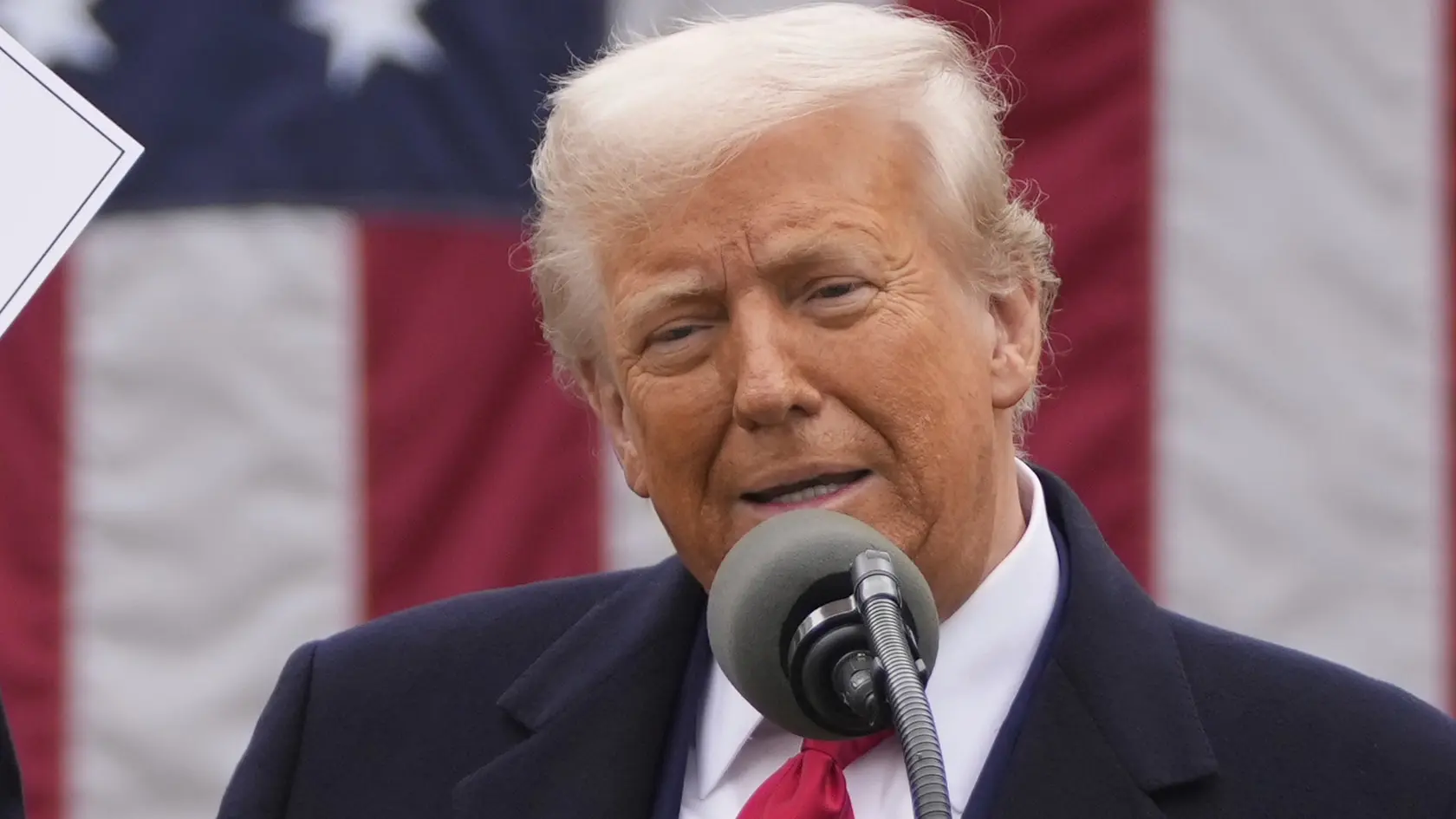 Americký prezident Donald Trump oznamuje zavedenie nových ciel.