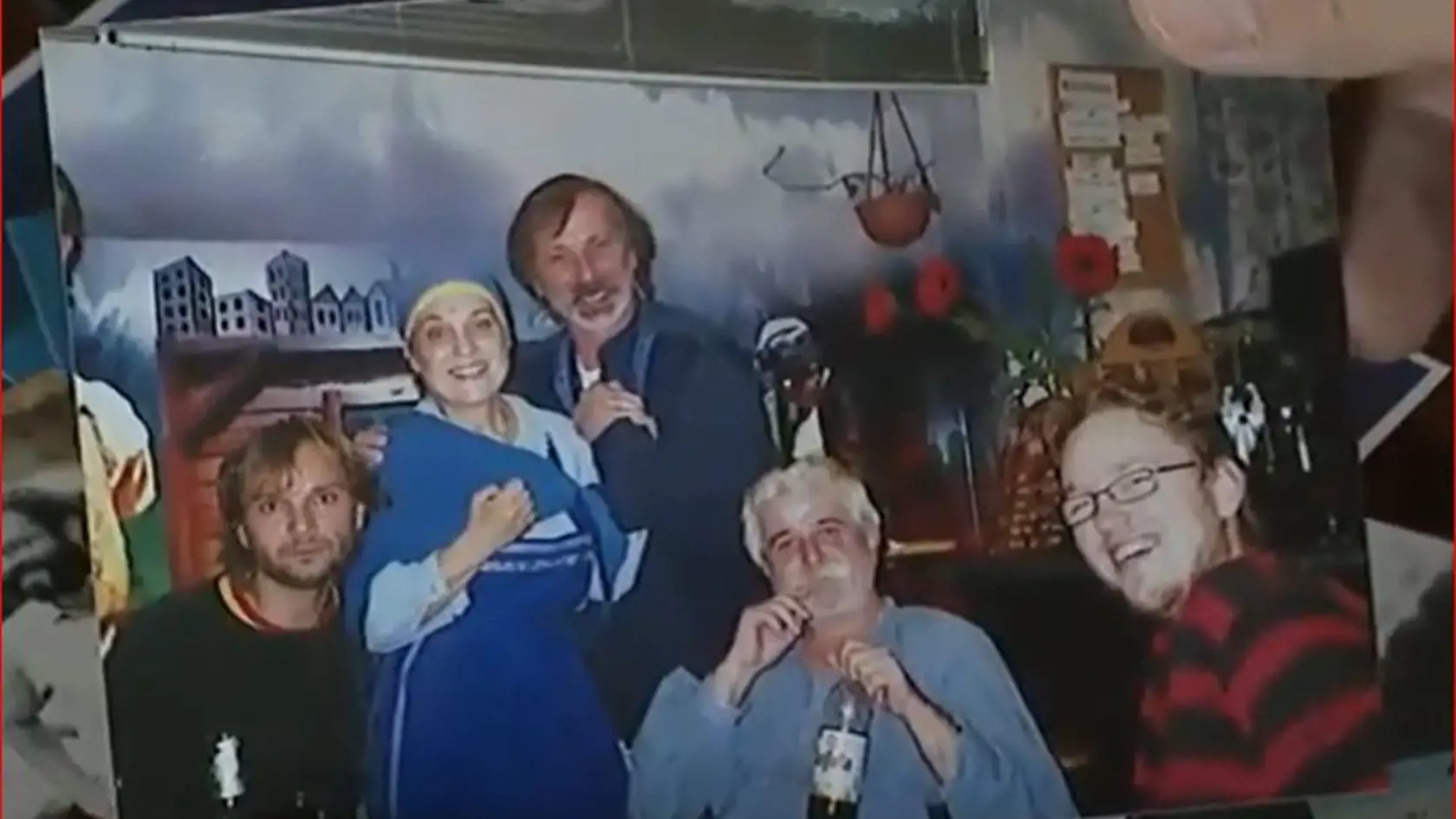 Štefan Kožka patril k charakterovým slovenským hercom. Na zábere počas pauzy diela Fidlikant na streche s pani Soňou Valentovou.