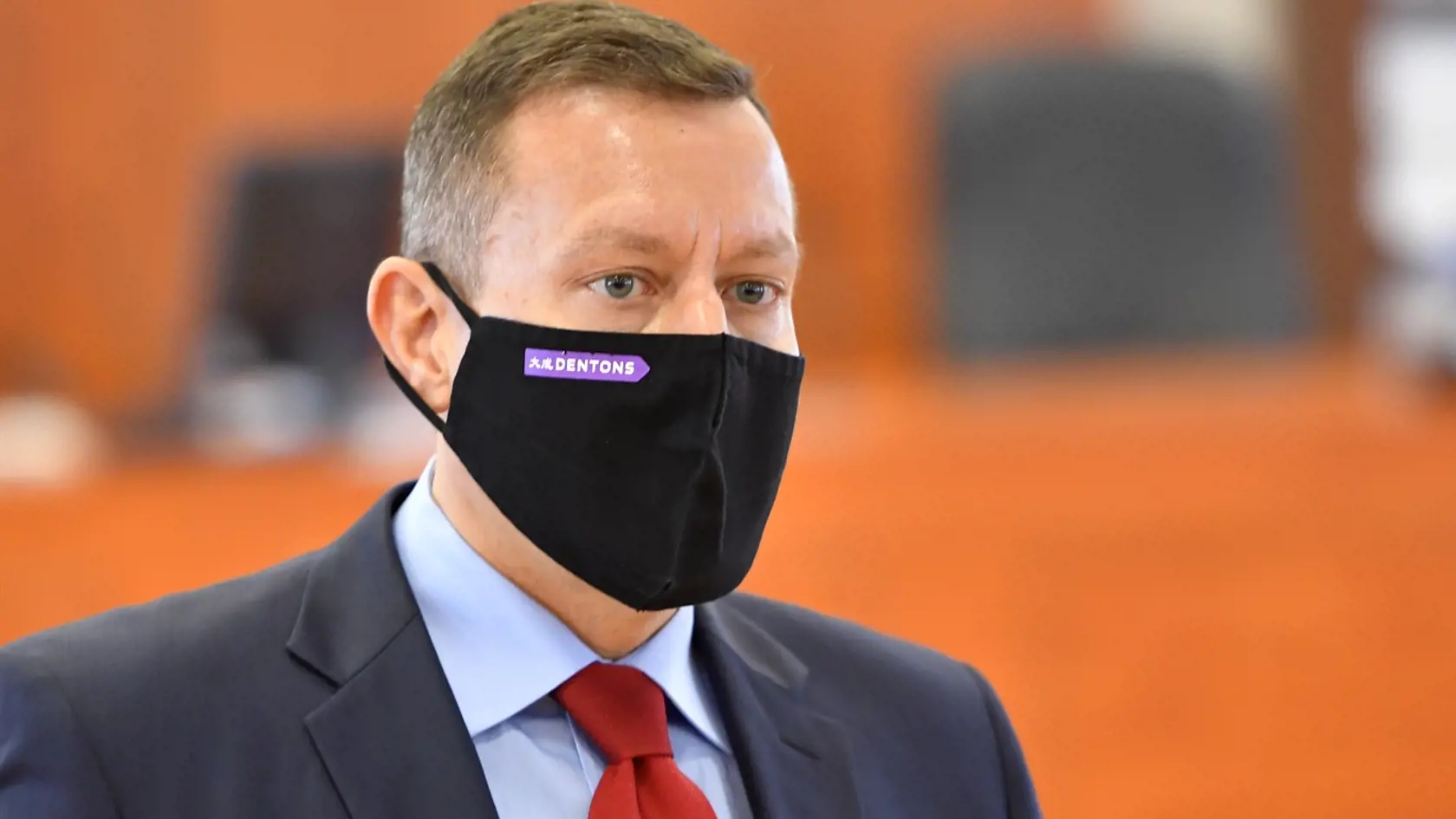 Na snímke Daniel Lipšic, právny zástupca poškodených Kuciakovcov, pred hlavným pojednávaním v kauze vraždy novinára Jána Kuciaka a jeho snúbenice Martiny Kušnírovej na Špecializovanom trestnom súde v Pezinku 3. septembra 2020. FOTO TASR - Jaroslav Novák