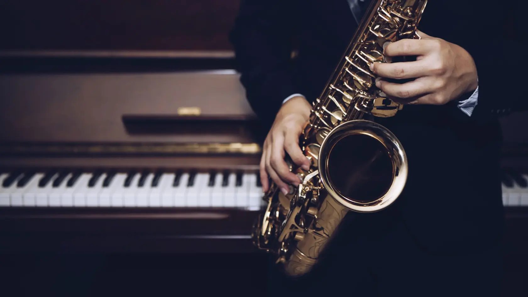 Close,Up,Of,Young,Saxophone,Player,Hands,Playing,Alto,Sax