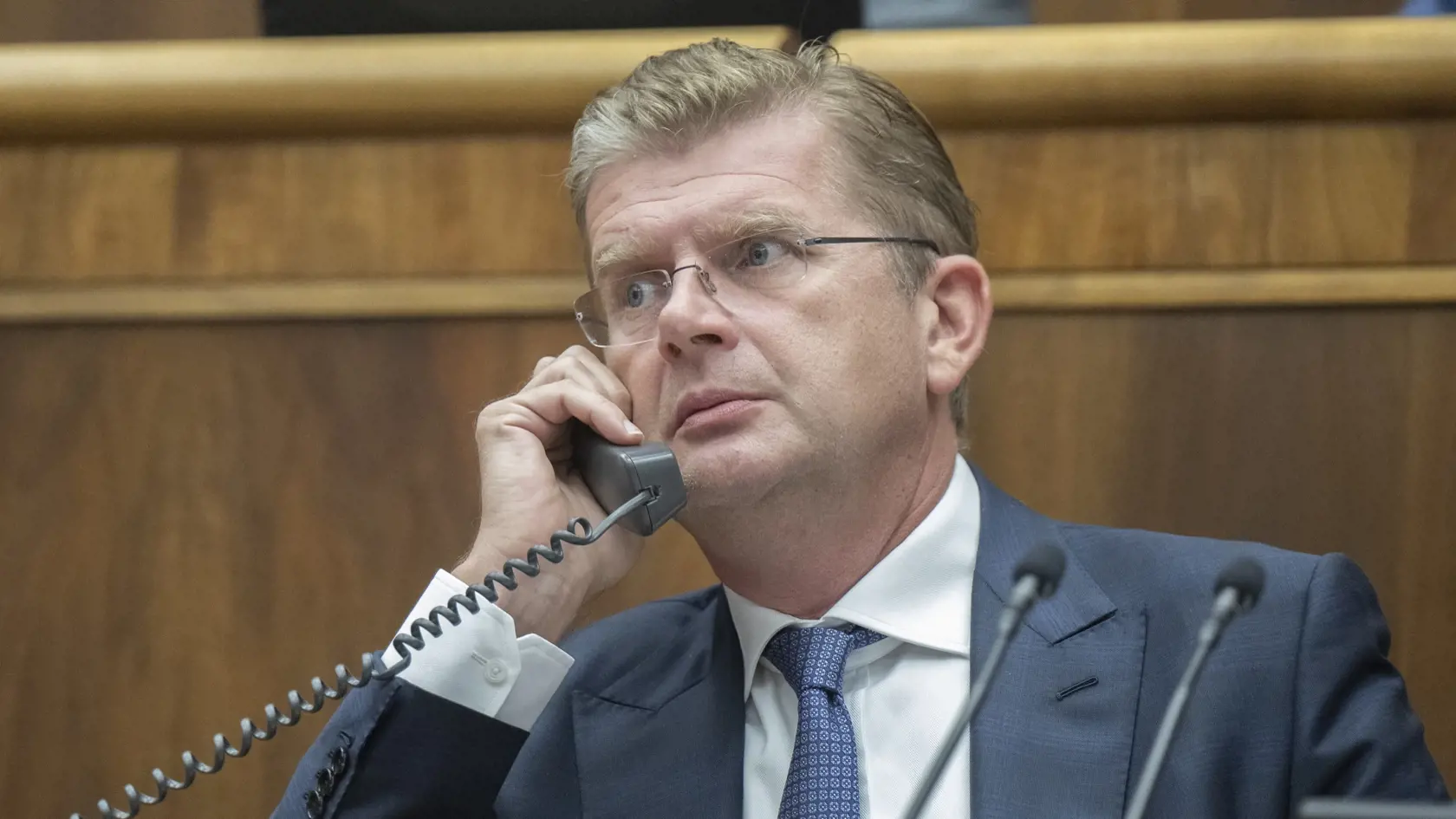 Na snímke poslanec Národnej rady (NR) Slovenskej republiky (SR) Peter Žiga (HLAS-SD) dočasne poverený vedením parlamentu počas 19. schôdze parlamentu 3. októbra 2024 v Bratislave.