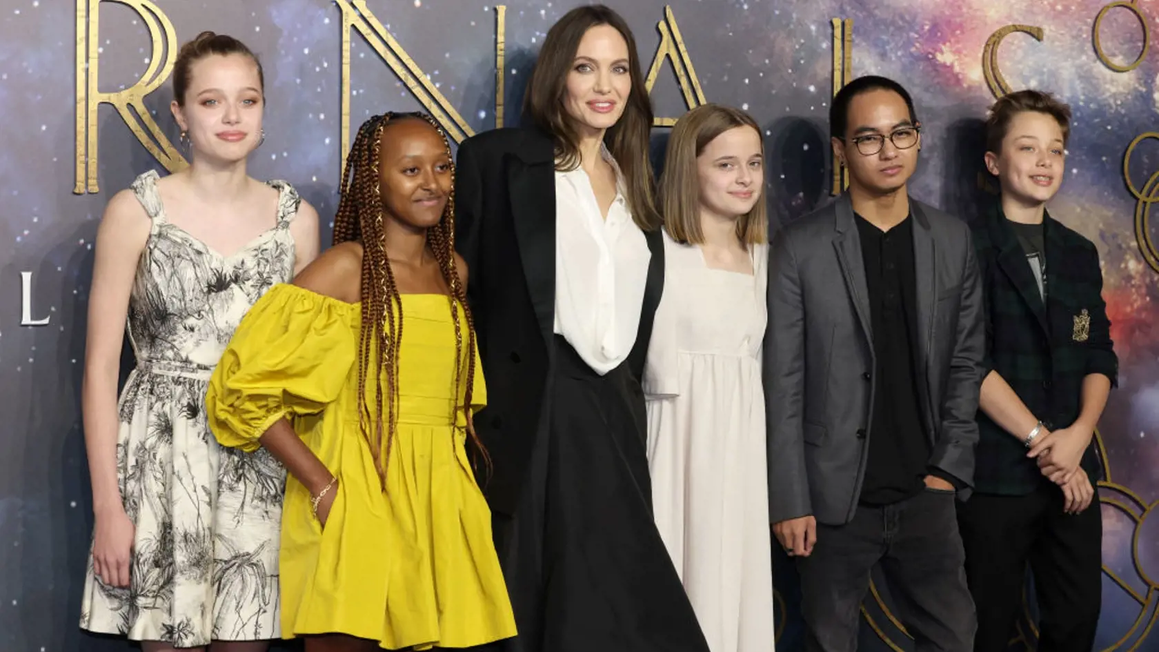 Angelina Jolie s deťmi, vľavo Shiloh