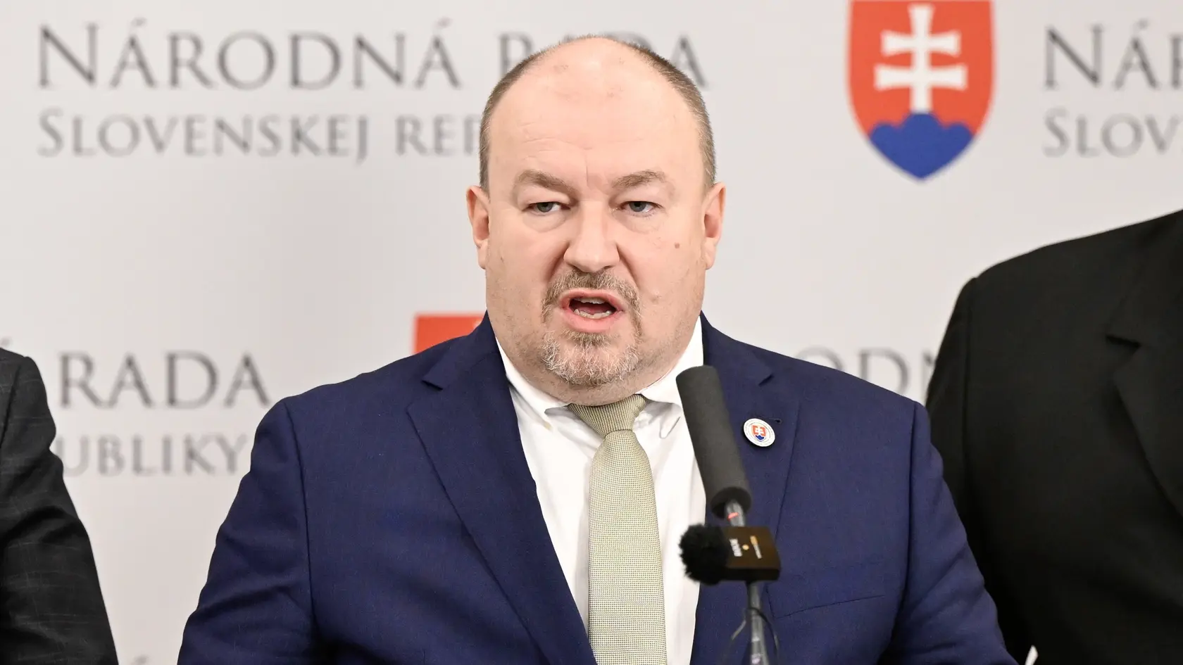 Minister cestovného ruchu a športu Rudolf Huliak.