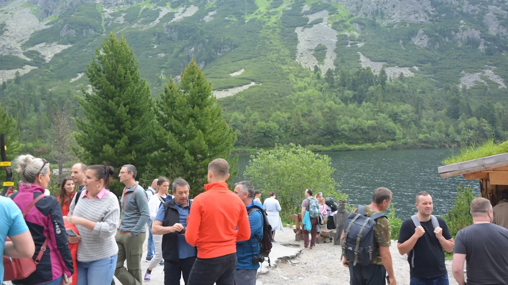 Popradské pleso. Túra k nemu trvá zo Štrbského Plesa 1,5 hodiny.
