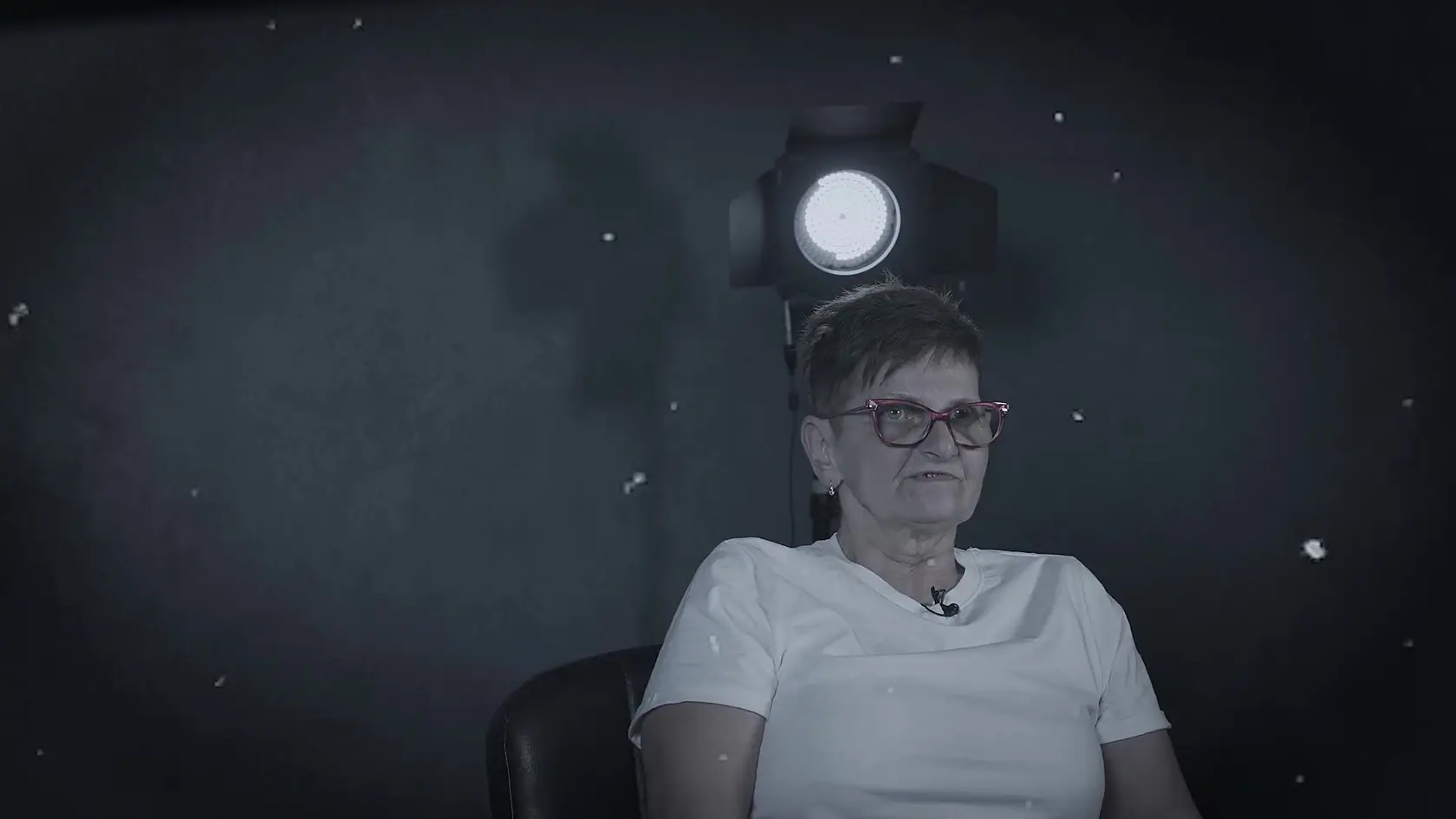 To, čo urobili muži zákona 15.december 2022 na obvodnom oddelení v Zlatých Moravciach 25-ročnému Lukášovi, je ako zo zlého sna z ktorého sa neviete prebudiť. Pre mladíka si prišli na základe vydaného zatykača Okresný m súdom v Nitre. Potom, čo prekročili prah policajnej stanice sa začalo peklo.