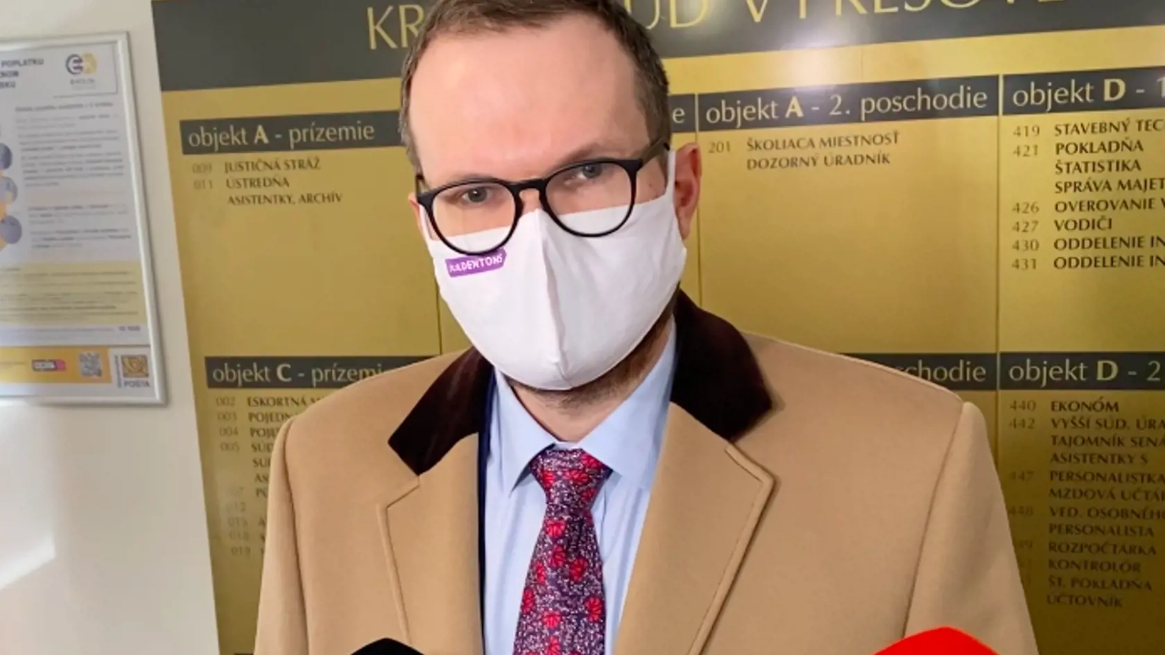 Advokát Peter Kubina nahradil ako obhajca Daniela Lipšica, jeho klienta kanadského profesora antropológie Davida Scheffela súd uznal vinného zo sexuálneho zneužívania.