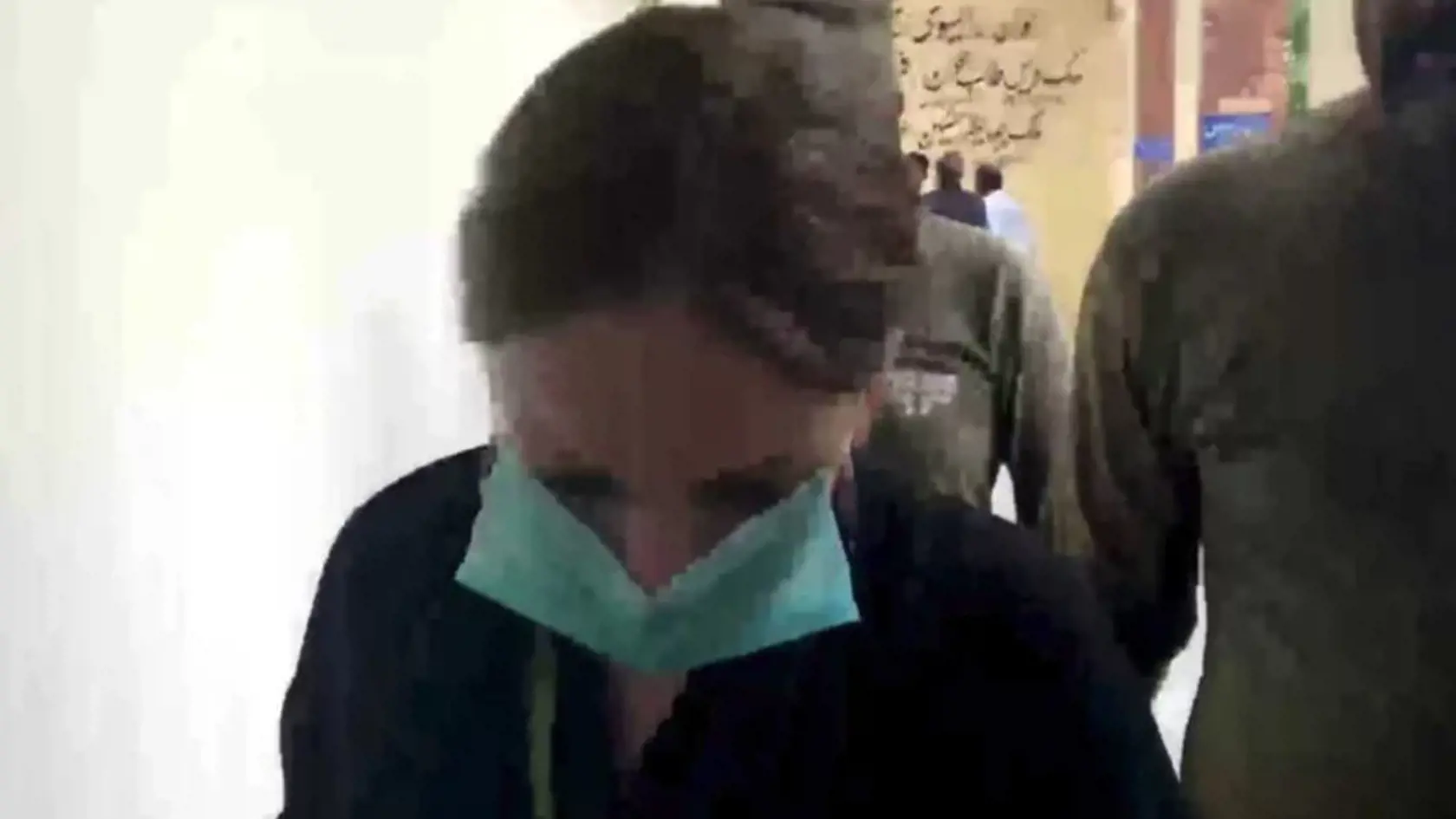 Česká občianka Tereza Hlůšková (25), ktorú v roku 2018 zadržali colníci v pakistanskom meste Láhaur s deviatimi kilogramami heroínu, sa po viac ako štyroch rokoch stretla so svojim otcom.