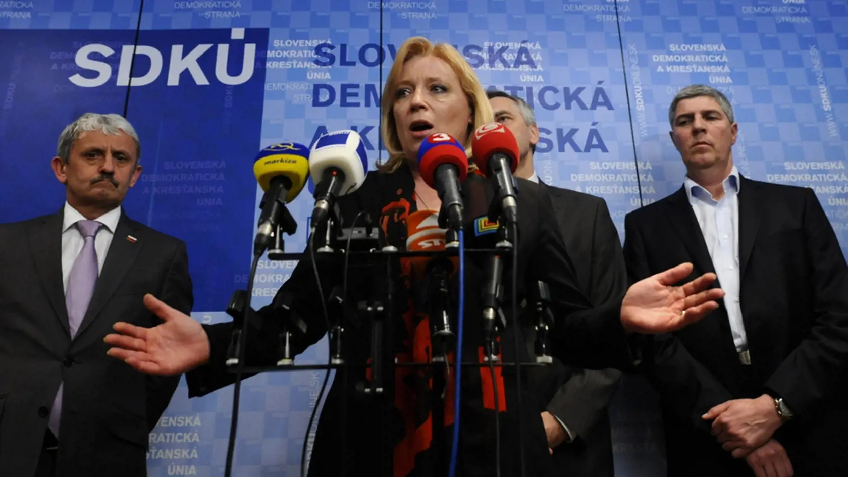 SDKÚ, KDH a Most v roku 2011 podporili rozšírenie eurovalu.