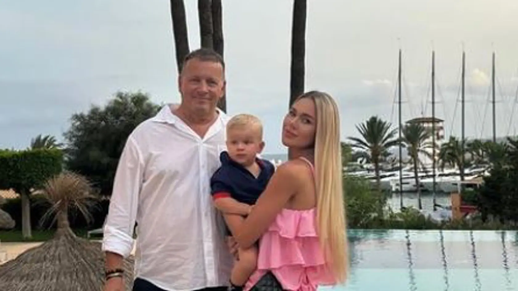 Boris Kollár s výrazne mladšou partnerkou Laurou, s ktorou má synčeka Abnera (1).