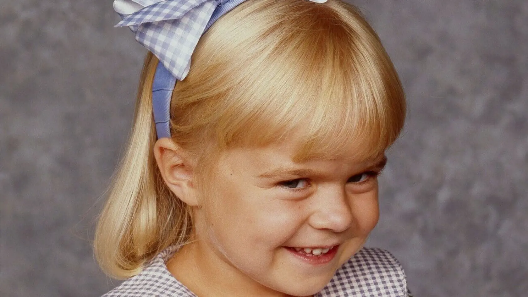 V úlohe malej Lily Lambertovej sa v seriáli objavila začínajúca herečka Emily Mae Young, ktorá vo februári oslávila už svoje 33. narodeniny.