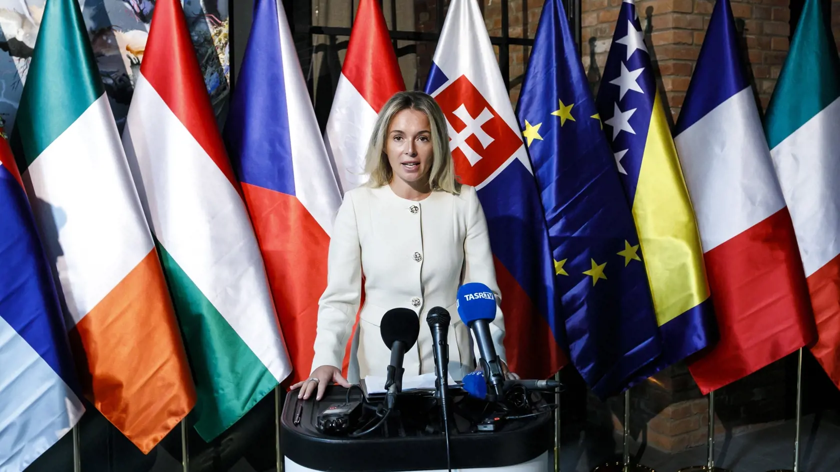 Na snímke splnomocnenkyňa vlády SR pre rozvoj občianskej spoločnosti Simona Zacharová počas tlačovej konferencie pri príležitosti medzinárodnej konferencie Budovanie mostov – Posilňovanie zapájania verejnosti. V Bratislave 28. októbra 2024.