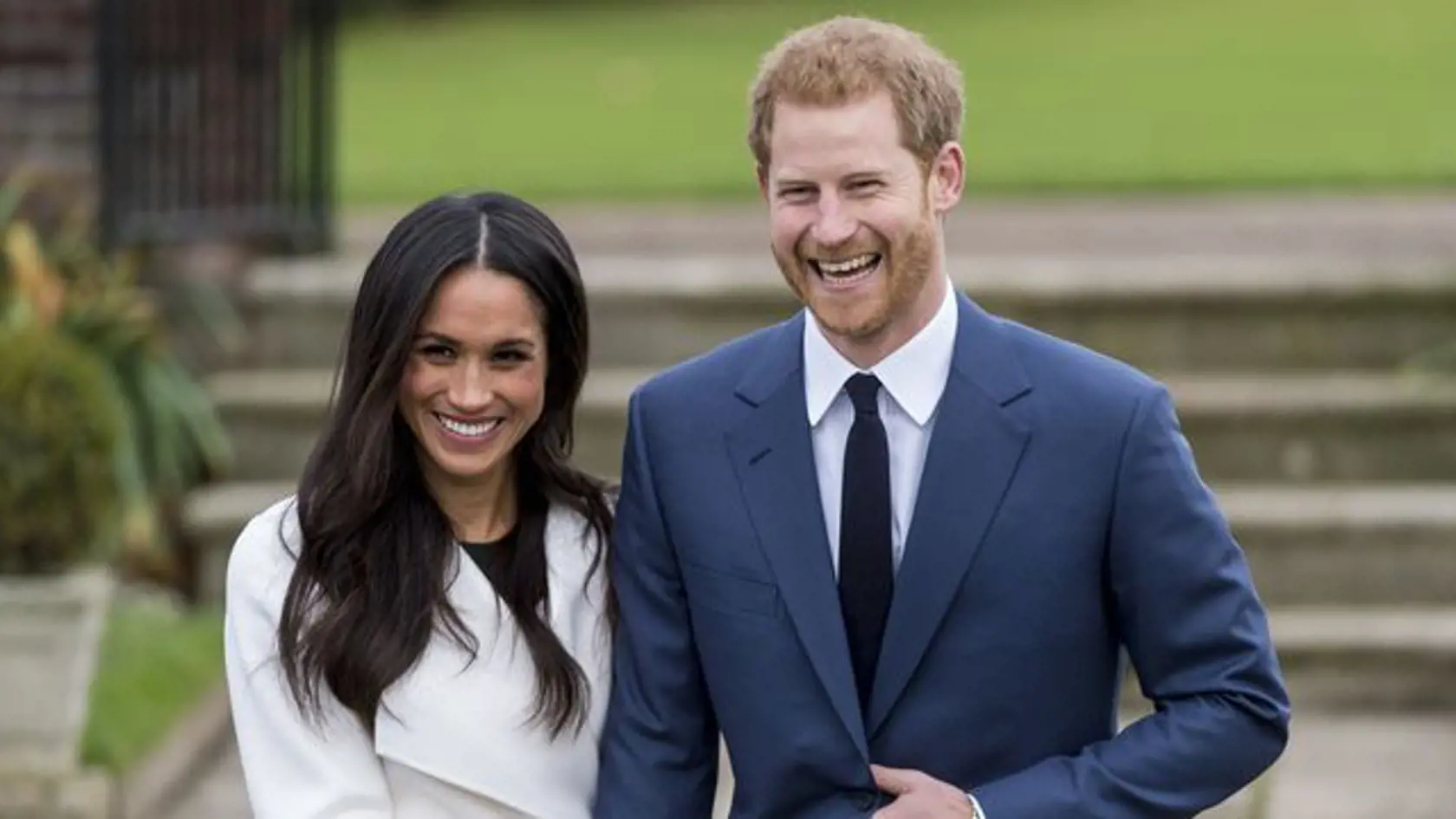 Kráľovská svadba je tu! Americká herečka Meghan Markle (36) si berie princa Harryho (33) v sobotu 19. 5. Celý svet čaká na tento deň a v Anglicku sa zhromažďujú fanúšikovia kráľovskej rodiny. Pozrite si 15 vecí, ktoré o ich svadbe možno neviete!