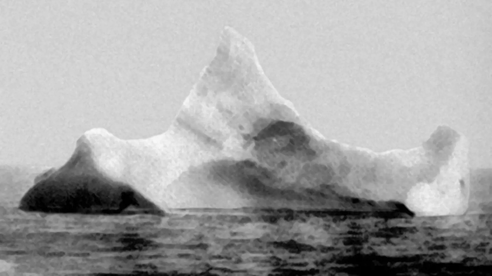 Ako uvádza jeden so zahraničných serverov, Titanic mal byť potopený úmyselne. Ako je možné, že tak dobre vybavený kolos a jeho cvičená posádka nezaznamenala obrovský ľadovec skôr? Viaceré teórie tvrdia, že dôvodom mala byť poistná udalosť, ktorá by spoločnosti White Star Line zaplatila škody, ktoré napáchali s výstavbami iných lodí.