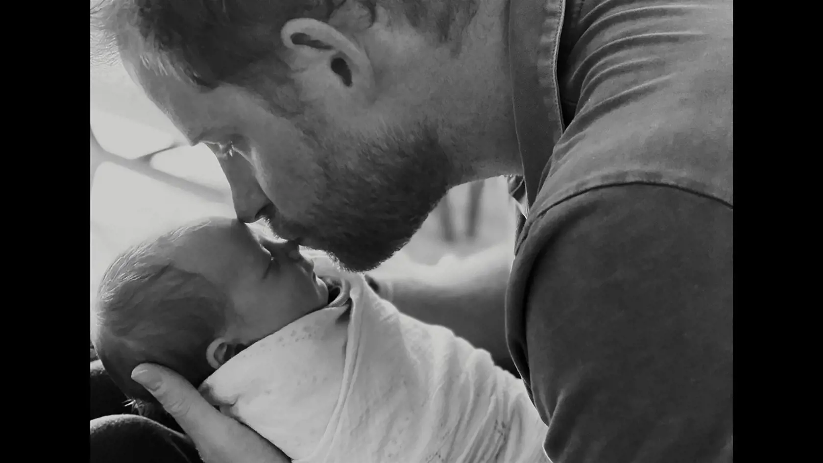 Princ Harry a Meghan Markle odhalili rozkošné fotografie svojich detí v seriáli pre Netflix.