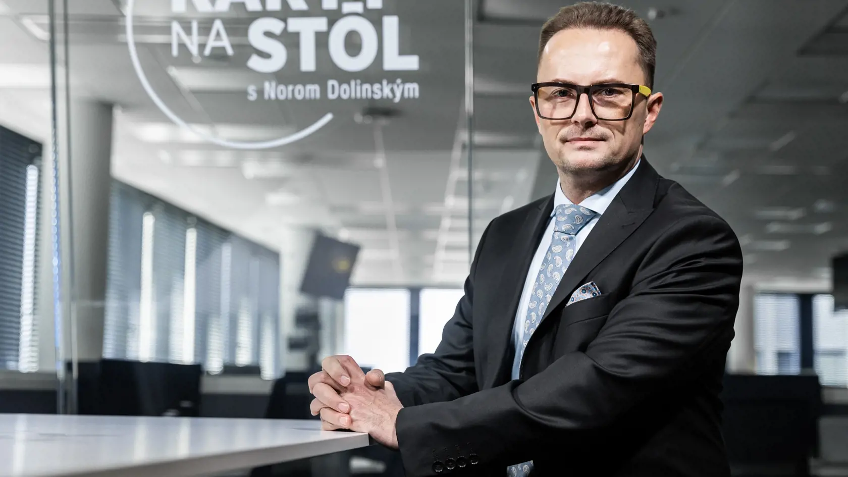 "Robert Fico sa myslím úprimne pobavil, ako s opozíciou aspoň na chvíľu vybabral," myslí si politológ Miroslav Řádek na margo včerajšieho utajeného rokovania Národnej rady.